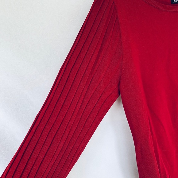 New York and Co Red long sleeve top - Picture 2 of 4